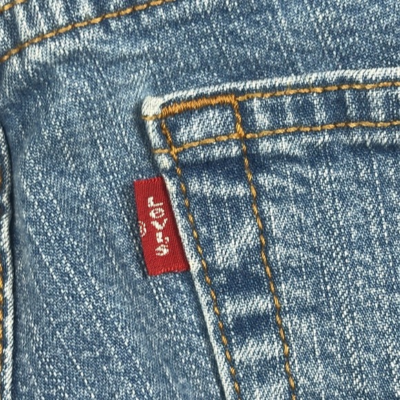 Levi's 550 Relaxed Fit Boot Cut Cuffed Jeans Womens Size 12S Light Wash Denim‎ - Picture 5 of 11